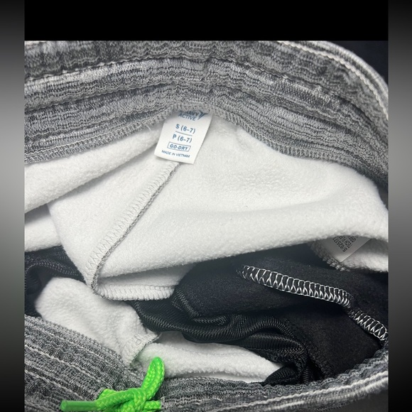 Old Navy Active Grey Pants , Boys Size Small 6-7, green/ black detailing - Picture 5 of 5